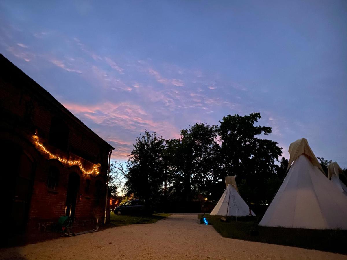 Hotel Kuckunniwi Tipidorf Tauche Zewnętrze zdjęcie
