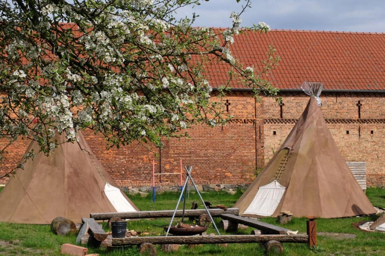 Hotel Kuckunniwi Tipidorf Tauche Zewnętrze zdjęcie