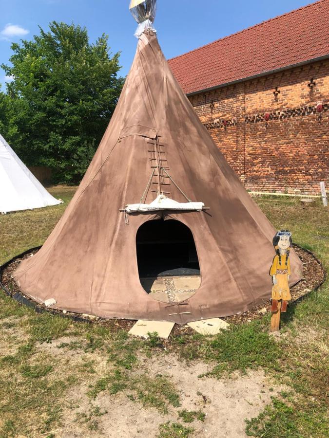 Hotel Kuckunniwi Tipidorf Tauche Zewnętrze zdjęcie