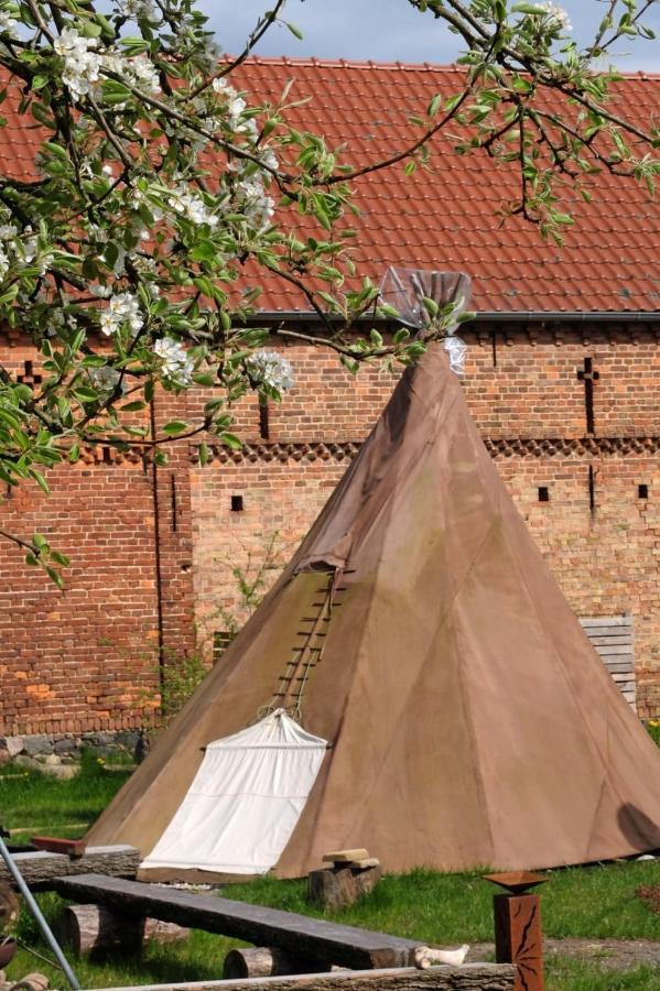 Hotel Kuckunniwi Tipidorf Tauche Zewnętrze zdjęcie
